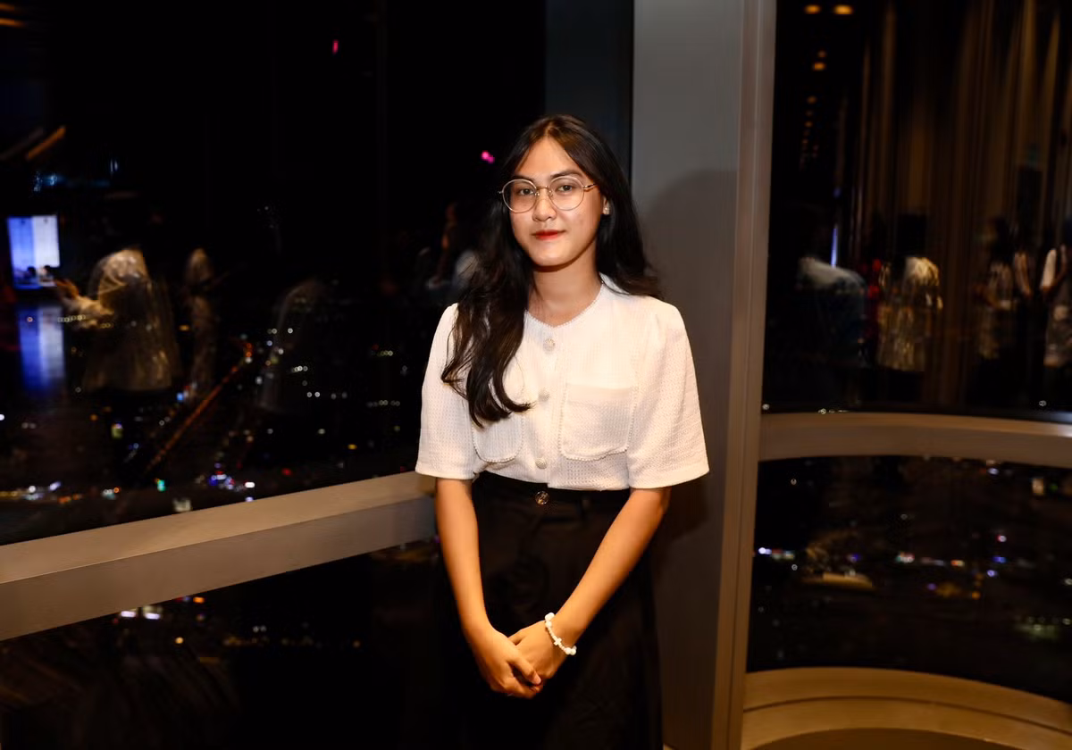 Sau ngày dài di chuyển, các em vẫn rạng rỡ, vui tươi trong suốt hành trình.