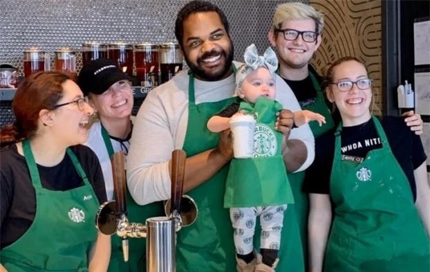 Màu xanh lục: Màu xanh lục là màu của sự sống, nó liên quan đến cảm xúc cân bằng, an toàn và ổn định. Màu xanh lục cũng mang lại động lực vui vẻ và nạp lại năng lượng.