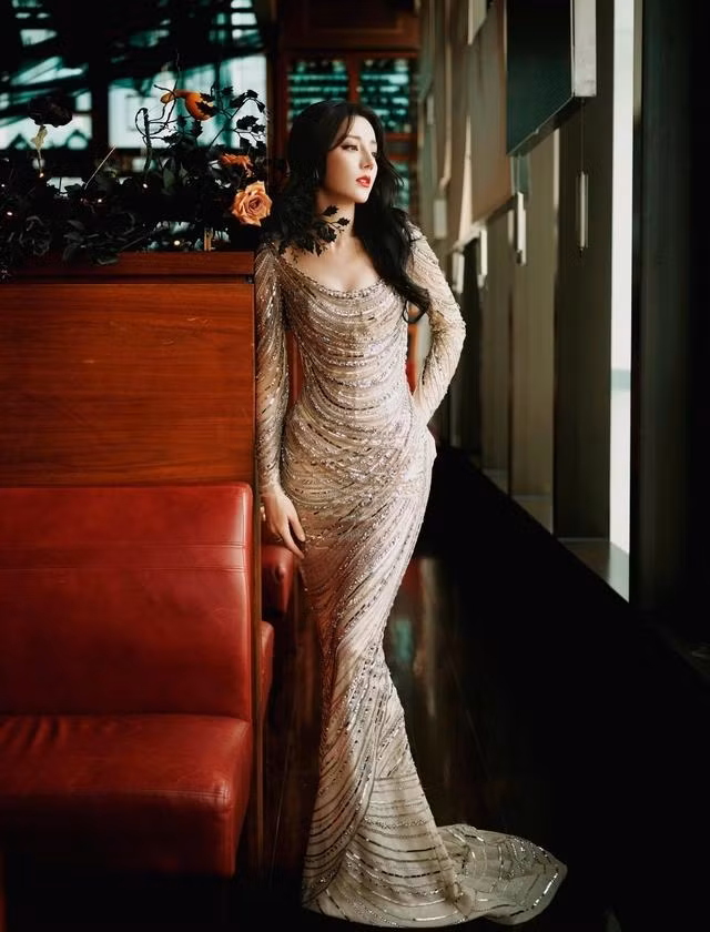 Nhan sac cuc pham cua Dich Le Nhiet Ba cach day 10 nam-Hinh-4