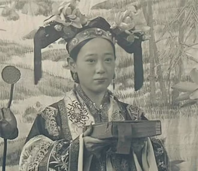 Cuoc song bi tham cua de nhat my nu thoi nha Thanh-Hinh-2