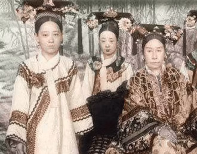 Cuoc song bi tham cua de nhat my nu thoi nha Thanh-Hinh-5