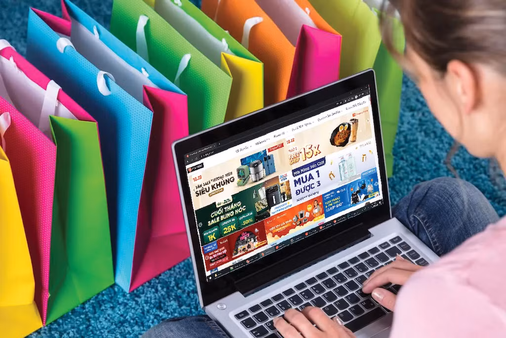 Gioi tre Viet Nam dang mua sam online 