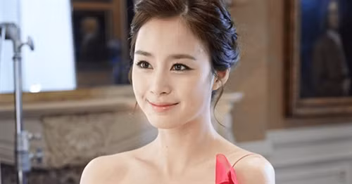 Nếu vợ chồng hòa hợp, thủy chung, người nữ có quý tướng này biết khéo léo nuôi dạy con cái, đồng thời mạnh dạn cùng chồng chăm lo kinh tế thì nhiều khả năng ngoại ngũ tuần, họ sẽ có cơ nghiệp vững chắc. Vãn niên vợ chồng khỏe mạnh, con cái phương trưởng thành tài. * Thông tin trong bài chỉ mang tính chất tham khảo, chiêm nghiệm!