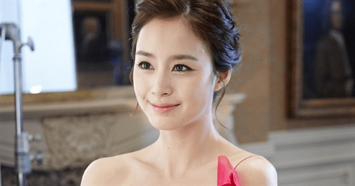 Nếu vợ chồng hòa hợp, thủy chung, người nữ có quý tướng này biết khéo léo nuôi dạy con cái, đồng thời mạnh dạn cùng chồng chăm lo kinh tế thì nhiều khả năng ngoại ngũ tuần, họ sẽ có cơ nghiệp vững chắc. Vãn niên vợ chồng khỏe mạnh, con cái phương trưởng thành tài. * Thông tin trong bài chỉ mang tính chất tham khảo, chiêm nghiệm!