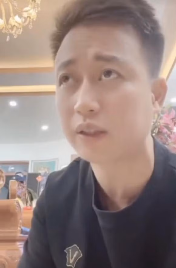 Chong tuong lai cua Nam Em bat ngo tiet lo thu nhap khung