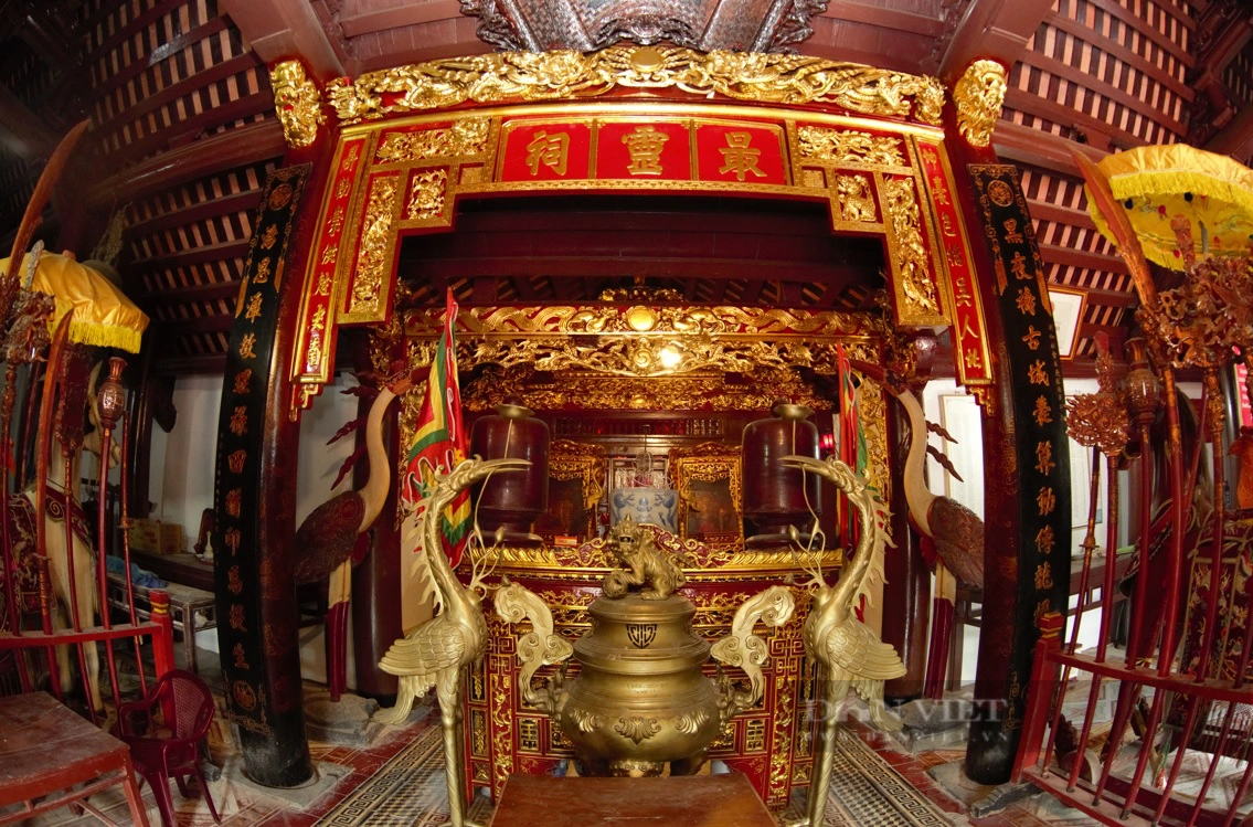 Hiện nay đình Ruối đang thờ vợ chồng bà Lương Thị Minh Nguyệt (Kiến quốc Trinh liệt Phu nhân) và ông Đinh Công Tuấn (Kiến quốc Trung dũng Công thần). Ảnh: Mai Chiến.