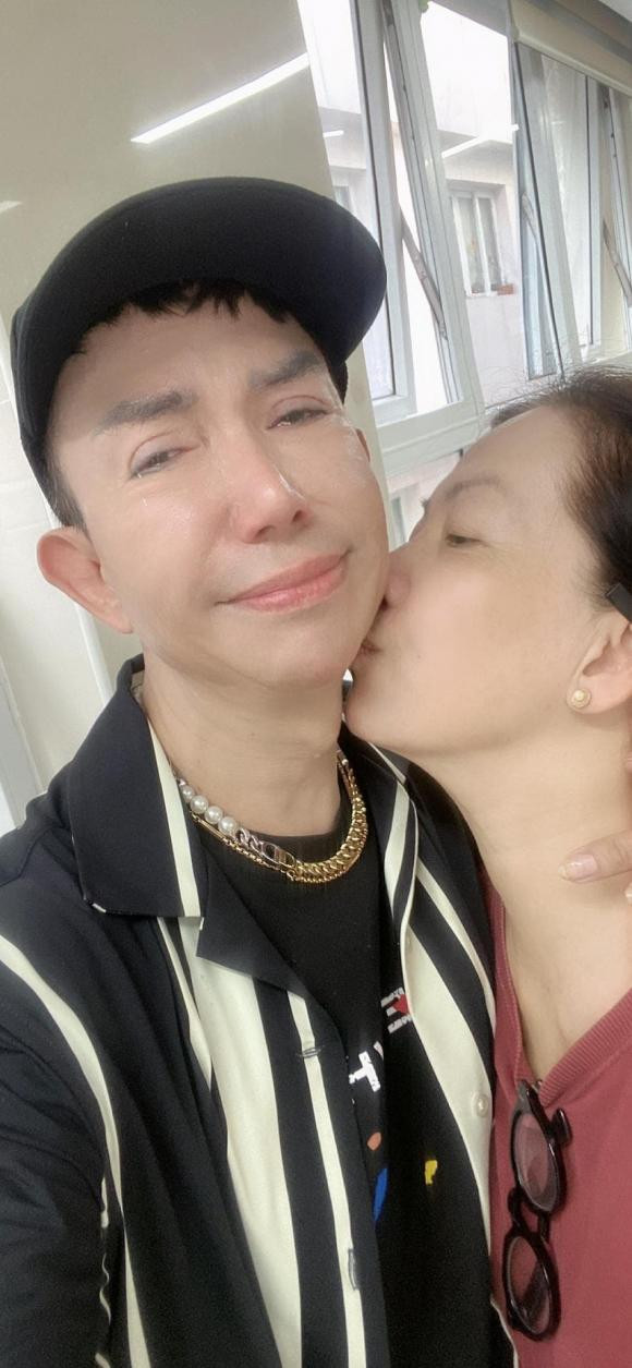 Long Nhat khoe len chuc ong ngoai khi moi ngoai 50 tuoi