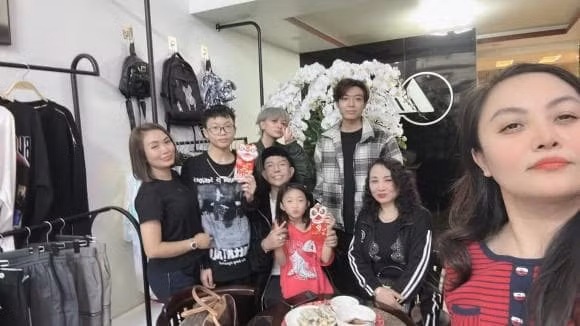 Long Nhat khoe len chuc ong ngoai khi moi ngoai 50 tuoi-Hinh-3