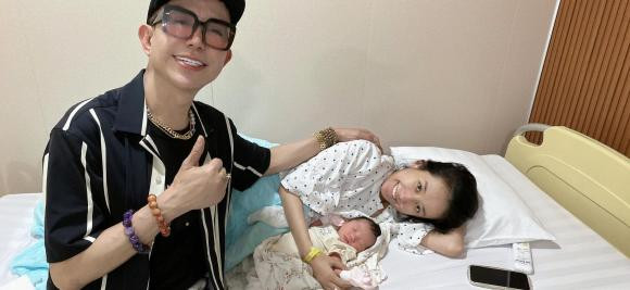 Long Nhat khoe len chuc ong ngoai khi moi ngoai 50 tuoi-Hinh-2