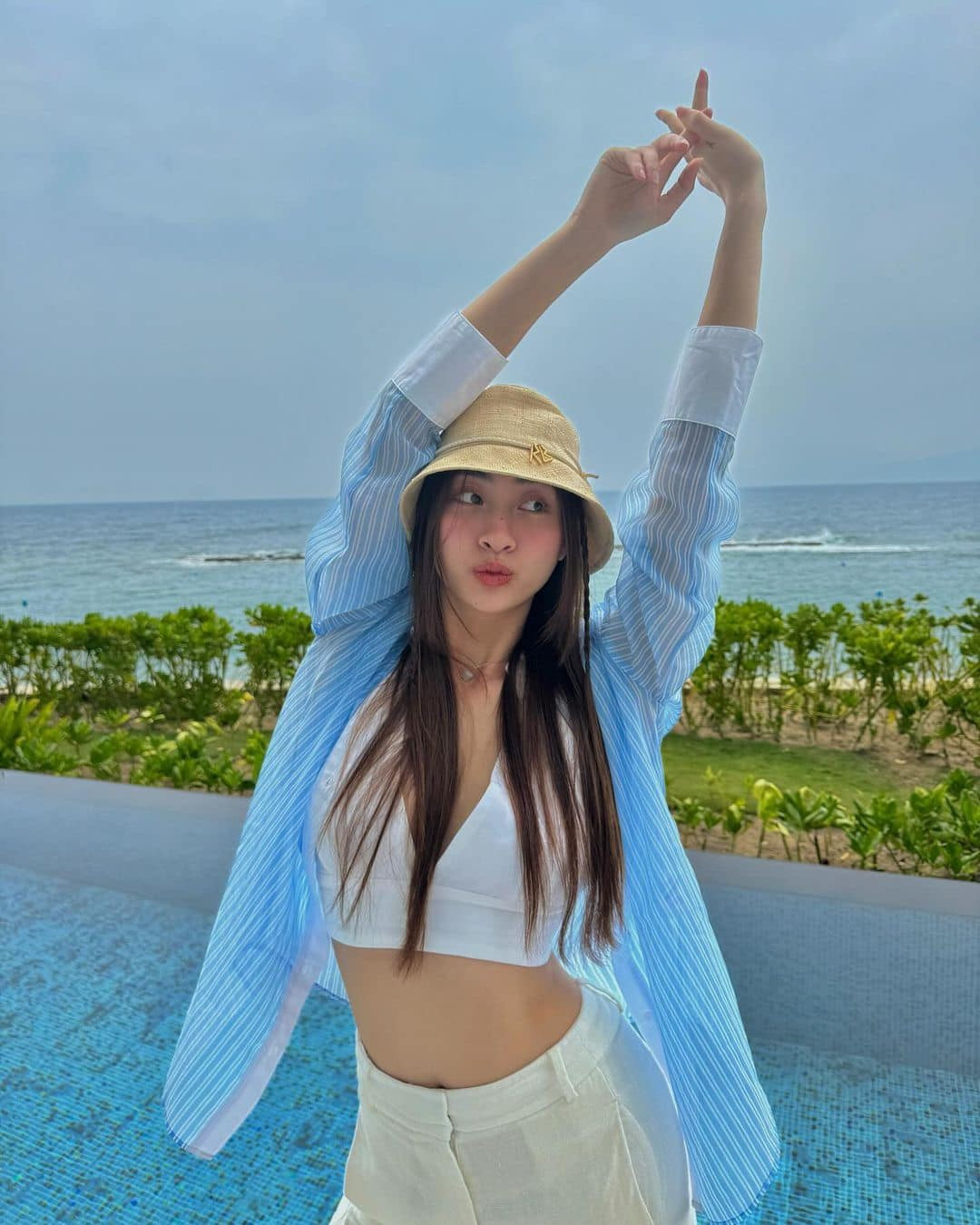 Hoa hậu Lương Thùy Linh có chuyến nghỉ dưỡng ngắn ngày ở Nha Trang.