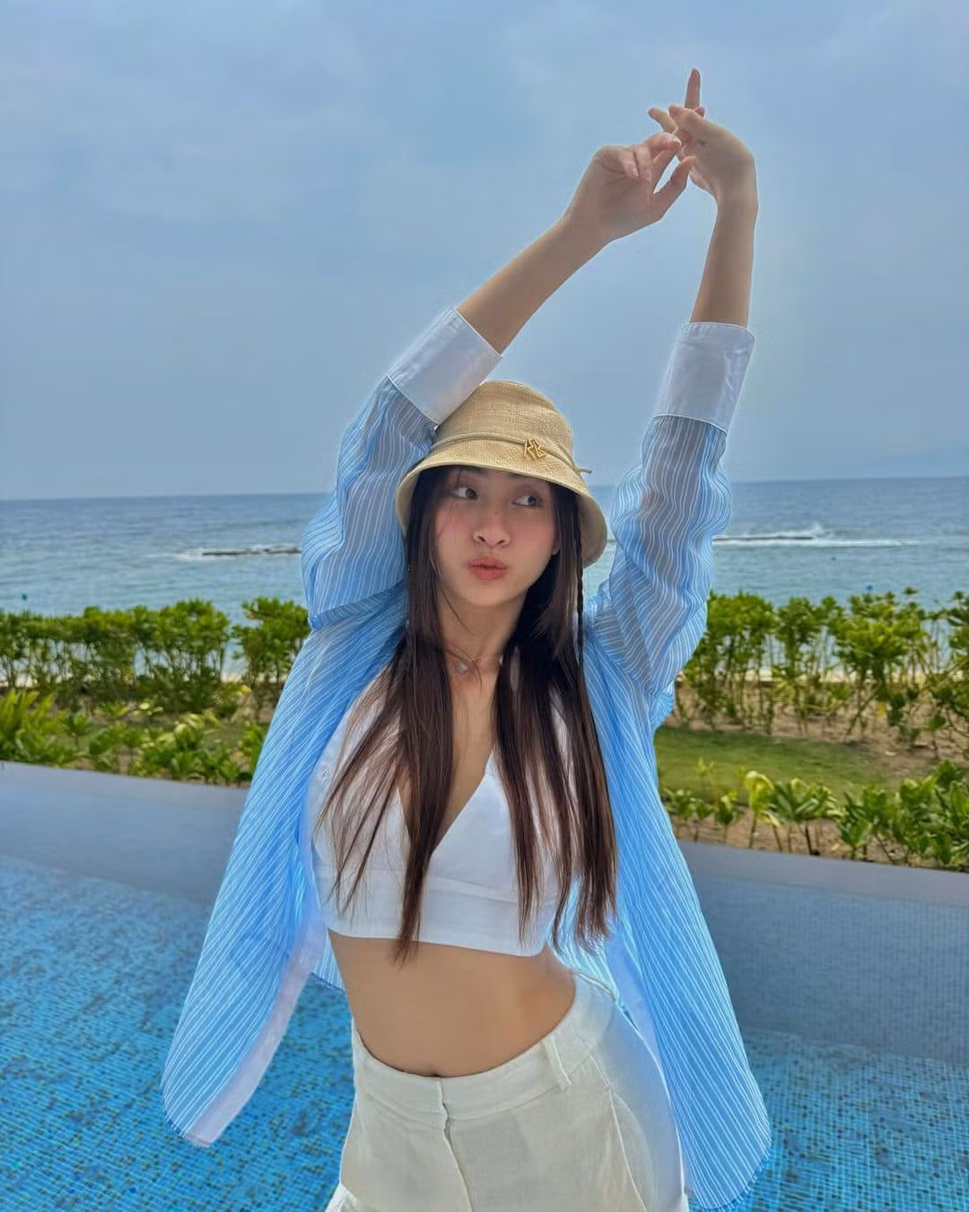 Hoa hậu Lương Thùy Linh có chuyến nghỉ dưỡng ngắn ngày ở Nha Trang.