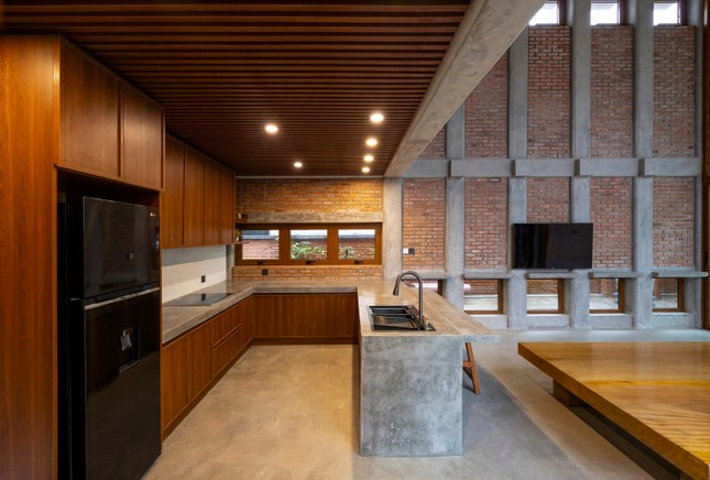 Chiem nguong ve dep binh di cua nha gach moc-Hinh-7