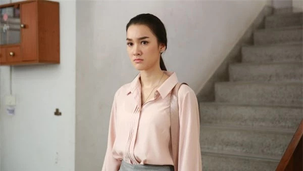 Anh trai dua nguoi yeu cu di mua sam, bo mac vo cham con