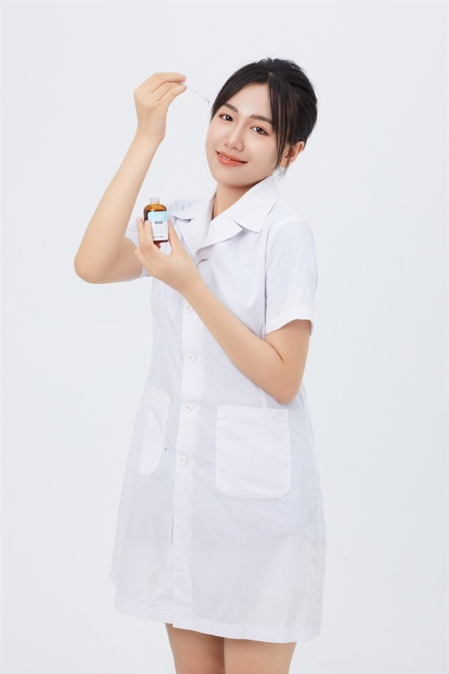 Man Thi Thu Trang: Tu nu sinh chuyen Hoa den nang MC song ngu-Hinh-4