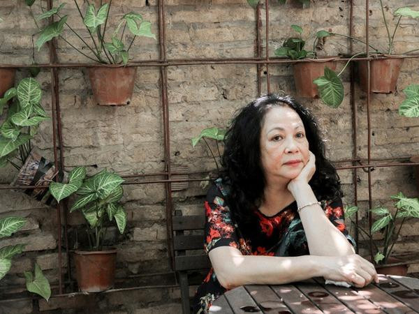 Ngoài 60 tuổi đi qua 2 cuộc hôn nhân, cuộc hôn nhân đầu thì bà đã khóa chặt trong ngăn kéo không muốn lôi ra. Cuộc hôn nhân thứ 2 với họa sĩ Thành Chương thì khá ồn ào vì 2 người đều nổi tiếng. Tuy nhiên, trước những điều đã qua, Thanh Quý cũng chọn cách buông bỏ để sống bình yên với thực tại. Thay vì phải trăn trở chuyện nọ chuyện kia, nghệ sĩ Thanh Quý sống giản đơn với cuộc sống bên con gái và cháu ngoại. Bà chọn cuộc sống năng động với đủ việc từ chăm sóc gia đình đến tham gia những bộ phim tâm huyết. Vậy nên, dù đã về hưu, bà vẫn rực rỡ trên màn ảnh với những vai diễn cá tính và nổi bật. Ngoài thời gian cho gia đình, cho công việc, nữ nghệ sĩ cũng dành khoảng lặng cho riêng mình. Đó là ngồi một góc cafe yên tĩnh, hưởng thụ khoảnh khắc tự tại nhìn ngắm mọi thứ trôi qua.