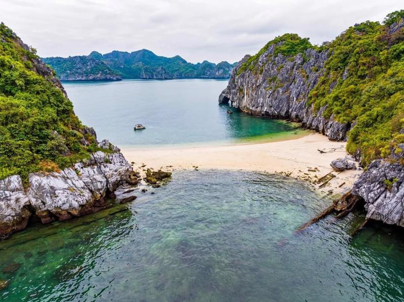 Cat Ba thanh mau du lich sinh thai bai ban dau tien tai VN?