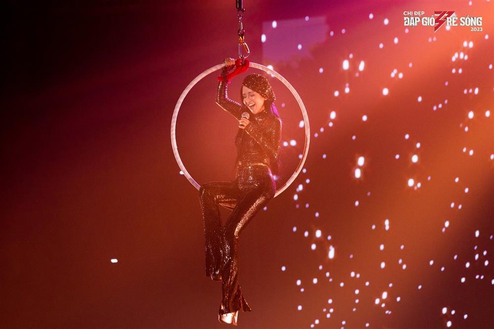 Ba chi dai da choi qua dep tai 'Chi dep dap gio re song'-Hinh-5