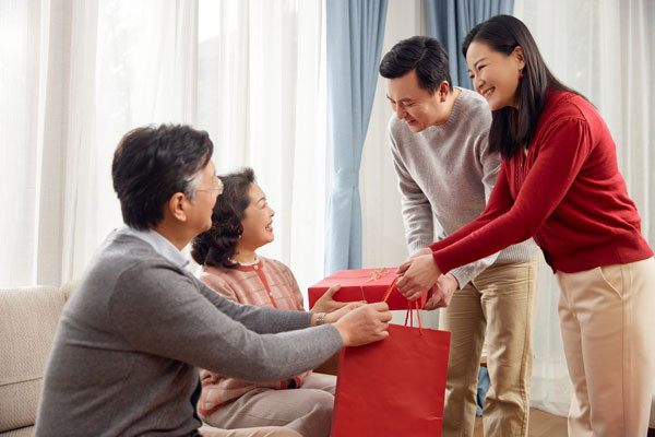 Bi mat sau mon qua Tet chong mua giup de tang bo me vo