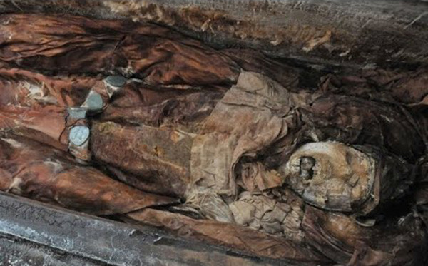 Bao Công bị đầu độc chết, dùng 21 chiếc quan tài chôn cất di thể? - Hình 3 Bao Cong bi dau doc chet, dung 21 chiec quan tai chon cat di the?-Hinh-3