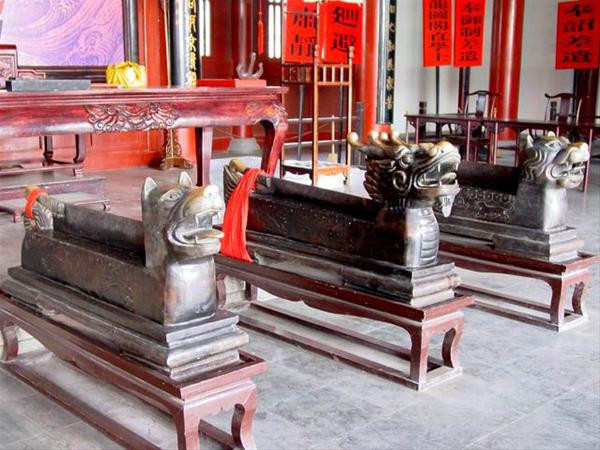 Bao Công bị đầu độc chết, dùng 21 chiếc quan tài chôn cất di thể? - Hình 5 Bao Cong bi dau doc chet, dung 21 chiec quan tai chon cat di the?-Hinh-5