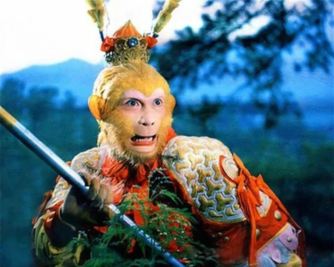  Một trong những lý do khiến Tôn Ngộ Không được xưng tụng là vị thần mạnh nhất Tây Du Ký là vì ngoài sự mạnh mẽ, Tôn Ngộ Không còn tinh ranh, khôn ngoan và cực kỳ dũng cảm. Ngay cả việc đại náo thiên cung, Tôn Ngộ Không cũng chẳng hề nao núng.