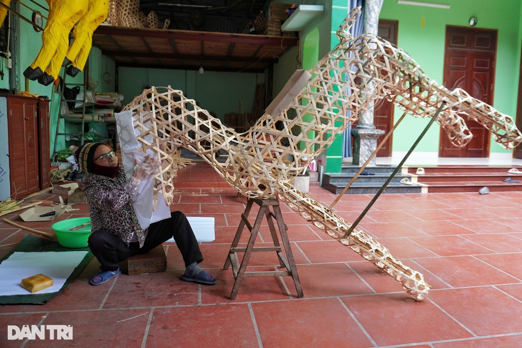 Nghề "làm đồ giả, ăn tiền thật" dịp Tết ông Công - Hình 4 Nghe