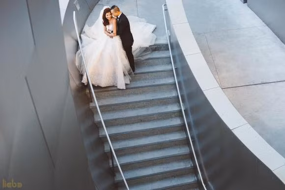 Mới đây, Lương Thế Thành đã xả kho loạt ảnh tình bể bình bên bà xã kỷ niệm 8 năm ngày cưới. Tại đây, trong bộ ảnh được chia sẻ, cặp đôi diện nhiều bộ trang phục cưới theo nhiều phong cách khác nhau. Bên cạnh đó, cả hai đã có màn khóa môi cực ngọt và không ngừng trao nhau những cử chỉ thân mật khiến dân tình không khỏi xuýt xoa.