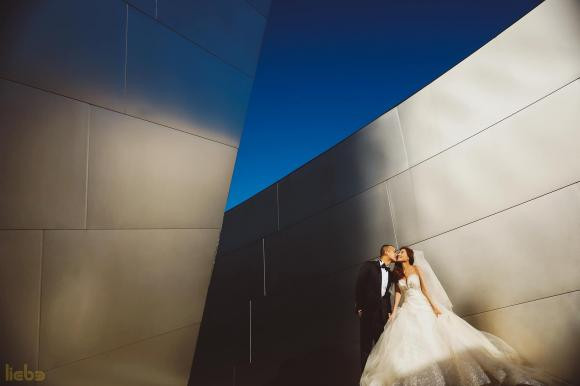 Thuý Diễm là cái tên không còn quá xa lạ trong làng giải trí Việt. Sở hữu nét đẹp duyên dáng cùng khả năng diễn xuất đỉnh cao nên cô luôn được công chúng quý mến. Bên cạnh sự nghiệp thành công, Thuý Diễm còn có cuộc sống hôn nhân viên mãn bên gia đình. Được chồng cưng chiều hết mực nên có thể thấy, người đẹp luôn giữ được nhan sắc trẻ trung ở tuổi 37.