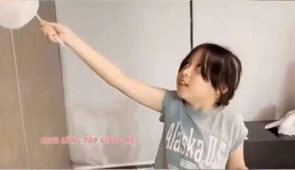 Ly do con gai Luu Huong Giang muon me bi loai khoi show 