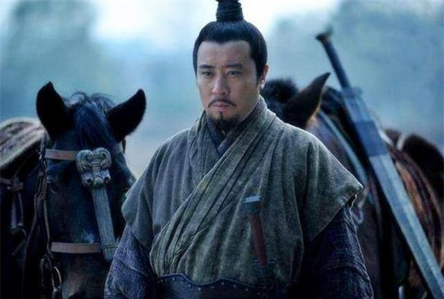 Câu thề "Không giảm 5kg, không xuống ngựa" của Lưu Bị ảnh 1