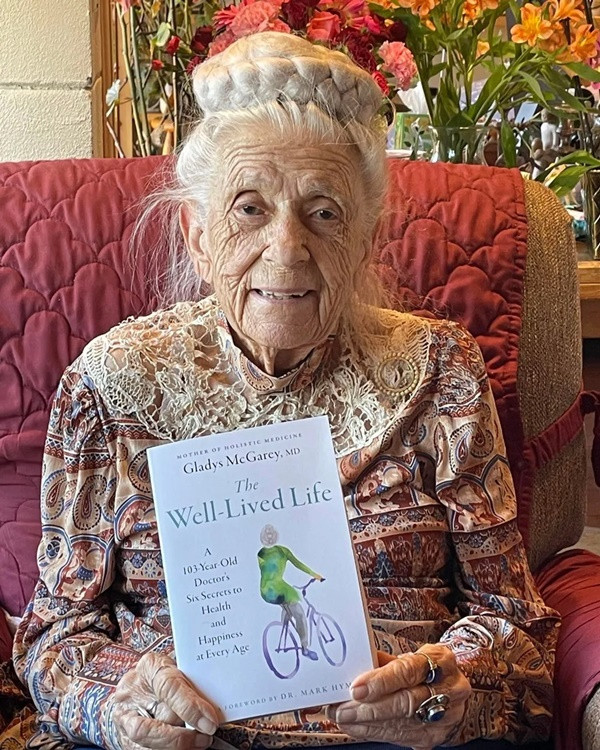 Thoi quen an uong linh hoat va vui ve cua bac si 103 tuoi-Hinh-2