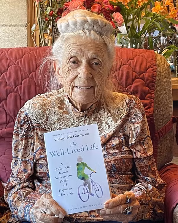 Thoi quen an uong linh hoat va vui ve cua bac si 103 tuoi-Hinh-2