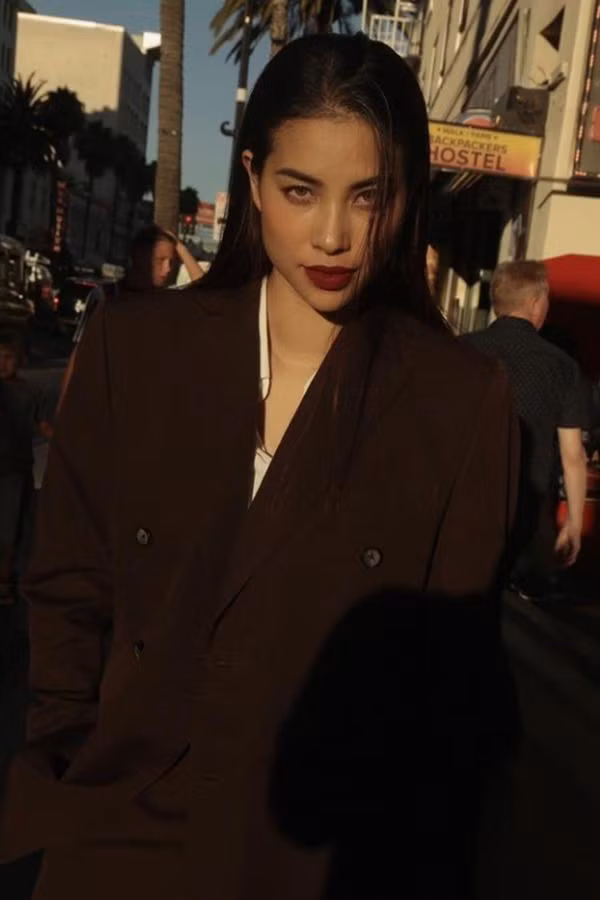 Nhờ kết hợp nhiều phương pháp siết cân, giữ dáng khác nhau nên Hoa hậu Phạm Hương vẫn giữ được cơ thể chuẩn đẹp, khỏe khoắn.