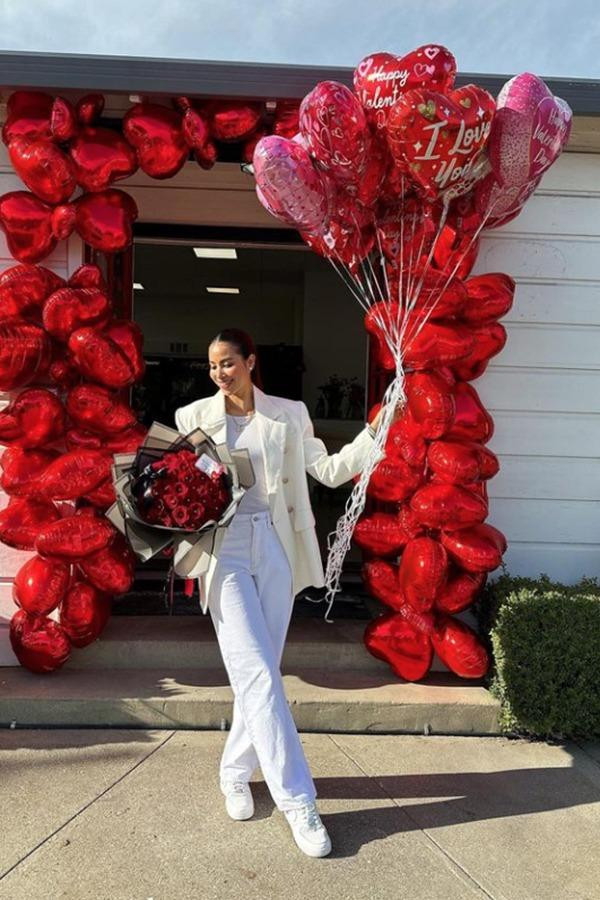 hờ tập luyện nghiêm khắc, Hoa hậu Phạm Hương giữ được tinh thần khỏe mạnh cùng vóc dáng săn chắc.