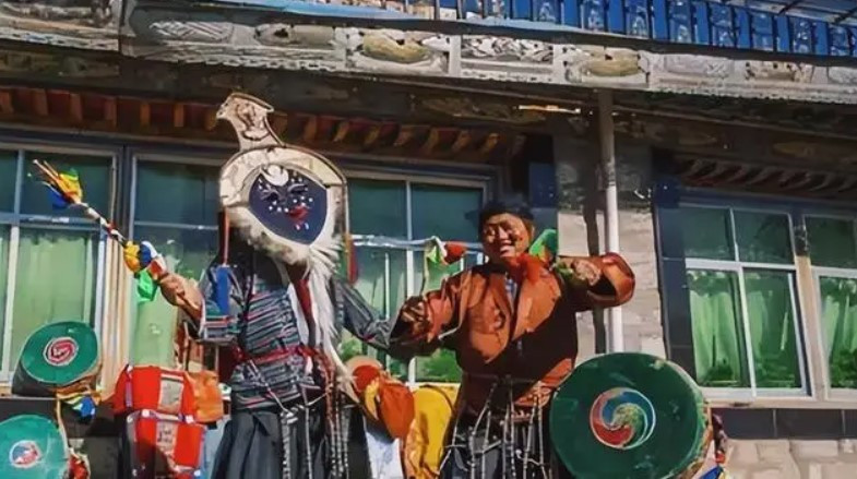 Bo toc bi an tren day Himalaya: Thich sinh con voi ai tuy y!-Hinh-2