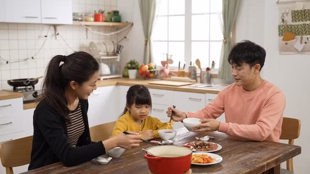 Du sinh nhat con gai, toi lang nguoi truoc hanh dong cua chong cu