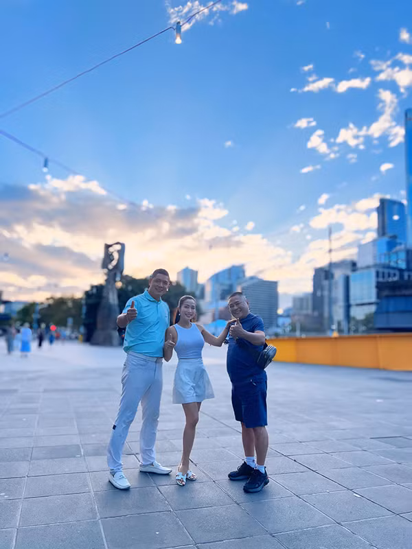 br/> Cô chia sẻ "Hiện tại, tôi không còn hoạt động nghệ thuật như khi còn trẻ nữa nhưng khi cầm trên tay tấm giấy mời tới lễ trao tặng danh hiệu NSƯT, NSND, tôi hiểu rằng mình làm nghệ thuật không phải vì cá nhân.Tôi nhận thấy mình có trách nhiệm làm đẹp cho nền nghệ thuật nước nhà. Hiện tại tôi có cơ hội giới thiệu về nền nghệ thuật Việt Nam đến các quốc gia khác, cụ thể là Australia (Úc)".