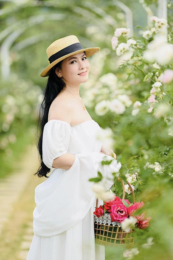 goài danh hiệu cao quý NSND khi tham gia nghệ thuật Kịch nói, Thu Quế còn được "lời to" khi gặp chồng mặc áo lính. Tại Đoàn kịch Quân khu 2, NSND Thu Quế đã gặp được NSƯT Phạm Cường. Bén duyên nhau rồi NSND Thu Quế lên xe hoa với anh.