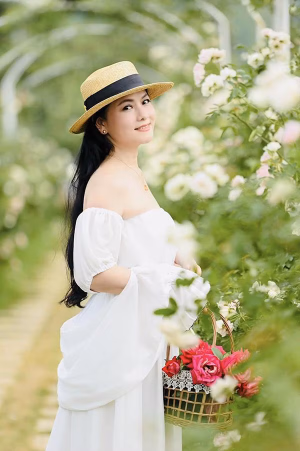 Ngoài danh hiệu cao quý NSND khi tham gia nghệ thuật Kịch nói, Thu Quế còn được "lời to" khi gặp chồng mặc áo lính. Tại Đoàn kịch Quân khu 2, NSND Thu Quế đã gặp được NSƯT Phạm Cường. Bén duyên nhau rồi NSND Thu Quế lên xe hoa với anh.