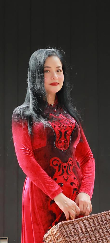 ền bỉ cống hiến cho nghề suốt nhiều năm cho nghệ thuật sân khấu lẫn truyền hình, Thu Quế cũng là một trong những nghệ sĩ được trao tặng danh hiệu NSND sớm.