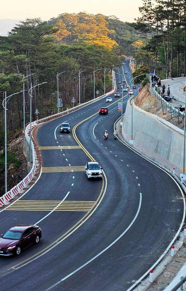 De tuyen deo Prenn xung danh de nhat duong deo o Da Lat-Hinh-2