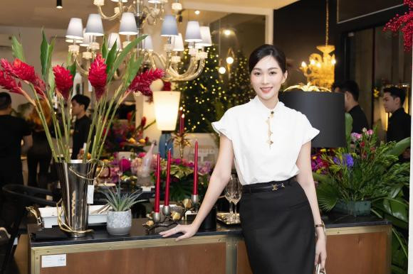 Hoa hậu Đặng Thu Thảo kết hôn cùng doanh nhân Tín Nguyễn. Sau đó, cô rút lui khỏi showbiz để toàn tâm toàn ý lo cho gia đình nhỏ của mình. Cặp đôi có 2 nhóc tì đủ nếp đủ tẻ là bé Shopie và bé Liam vô cùng kháu khỉnh.