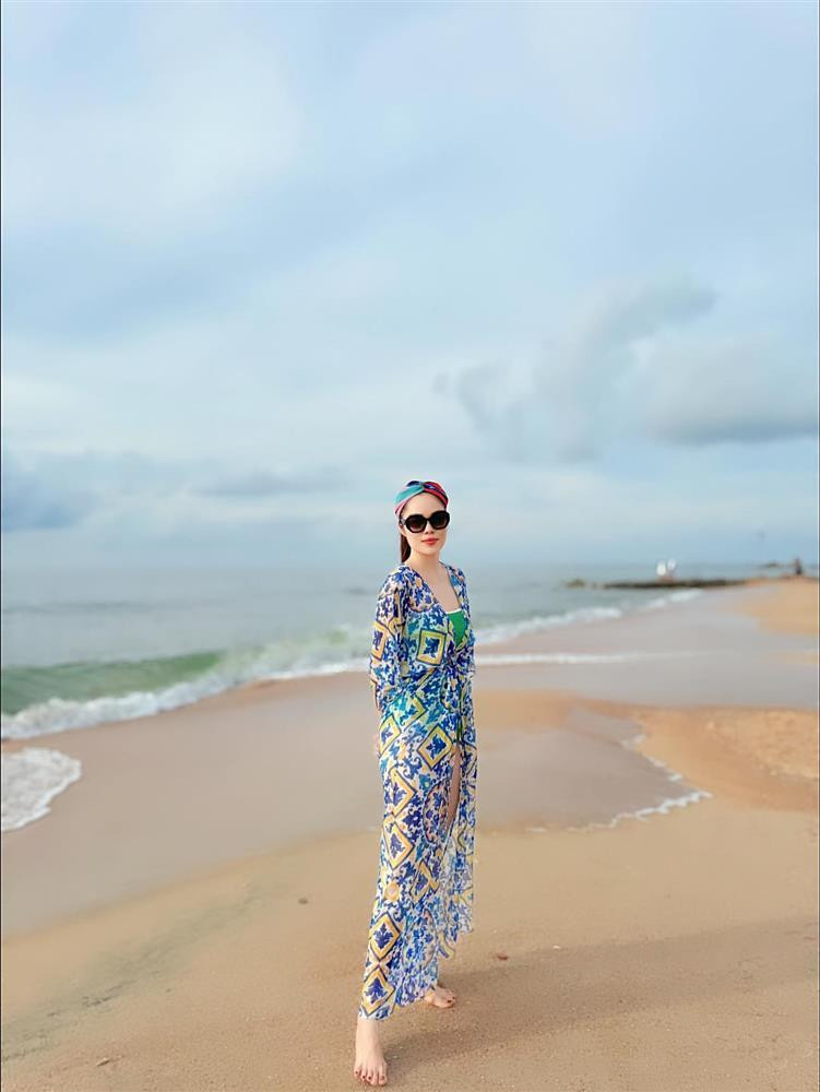 Duong Cam Lynh dien bikini khoe body sau hon 1 nam vo no-Hinh-3