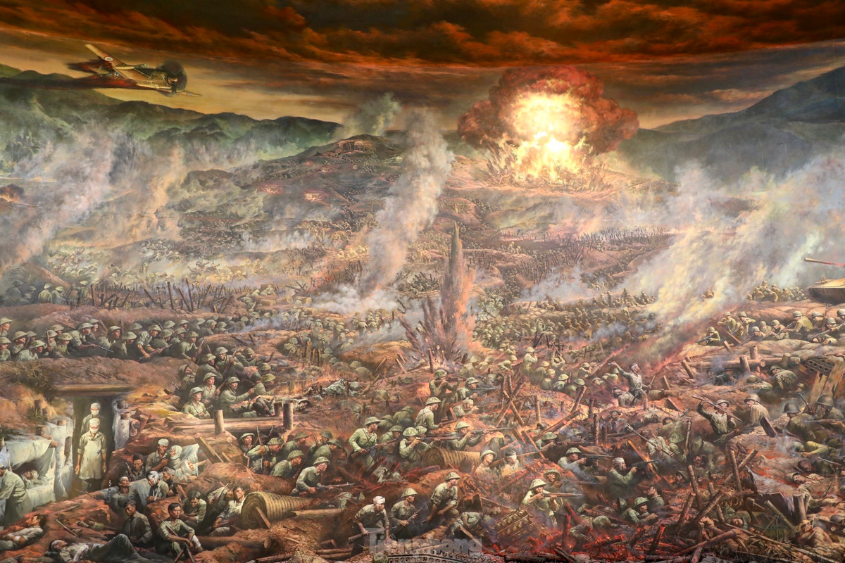 Trường đoạn thứ 3 là Cuộc đối đầu lịch sử với hình ảnh hầm hào, dây thép gai, đánh giáp lá cà và hình ảnh quả bộc phá phát nổ trên đồi cao A1, cho thấy sự khốc liệt của chiến trường năm xưa.