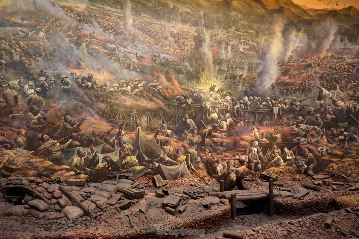 Ngam buc tranh lon nhat Dong Nam A ve Chien dich Dien Bien Phu-Hinh-2