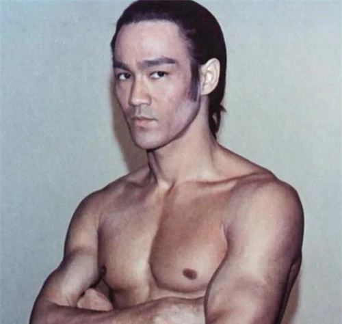 ột hình ảnh "rất ngầu" hiếm thấy của Lý Tiểu Long.