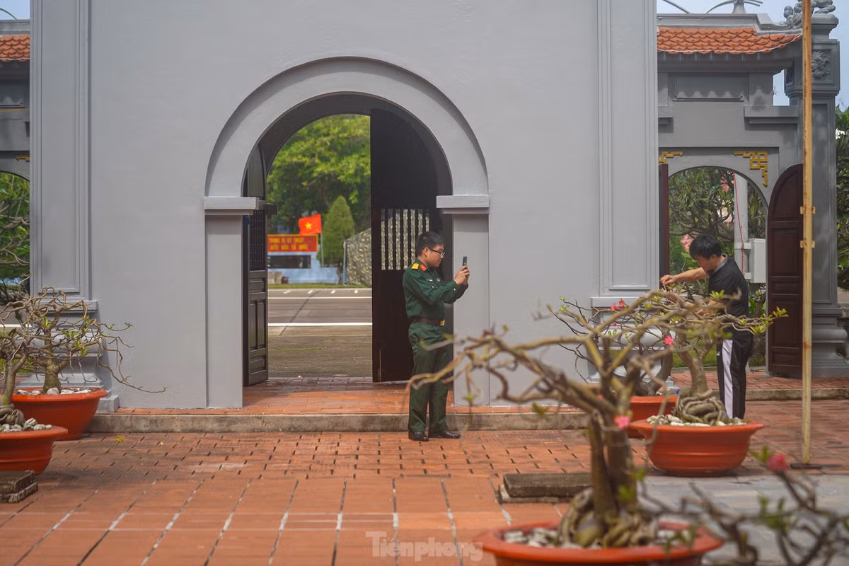 Binh yen chua Truong Sa tren dao thieng-Hinh-11