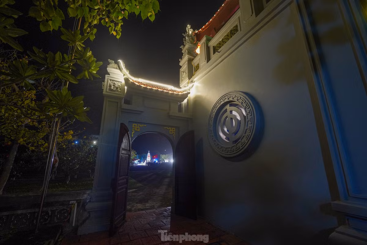 Binh yen chua Truong Sa tren dao thieng-Hinh-14