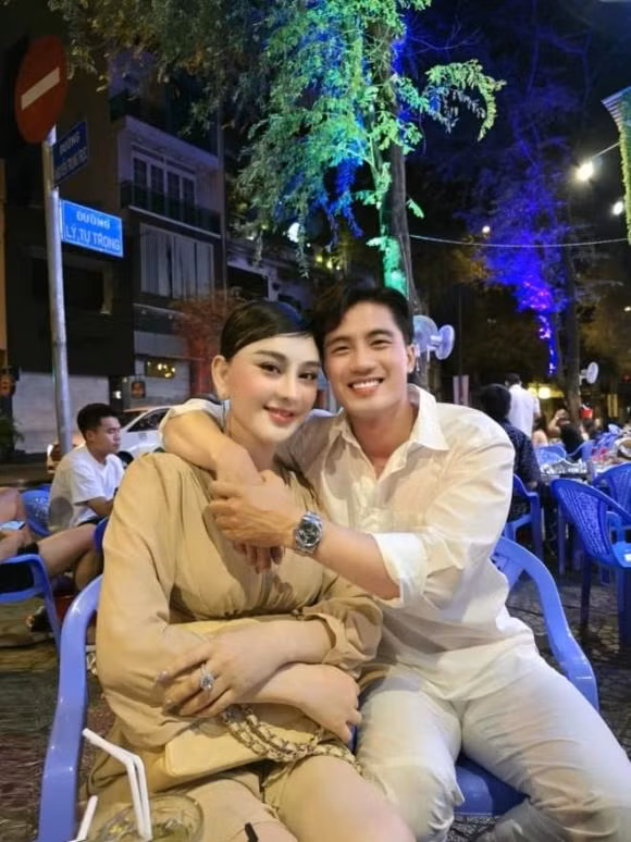 Lam Khanh Chi len tieng chuyen hen ho voi hot boy kem 17 tuoi-Hinh-2