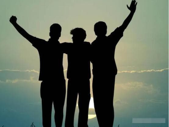  2. Luôn tử tế với người khác: Chúng ta thường nghe thấy từ “đối xử tốt với người khác” tuy từ này chỉ có bốn từ ngắn gọn nhưng lại chứa đựng những ý nghĩa sâu xa. Nếu bạn hiểu được bốn từ này thì cuộc sống tương lai của bạn sẽ tốt đẹp hơn, hy vọng và hạnh phúc. 